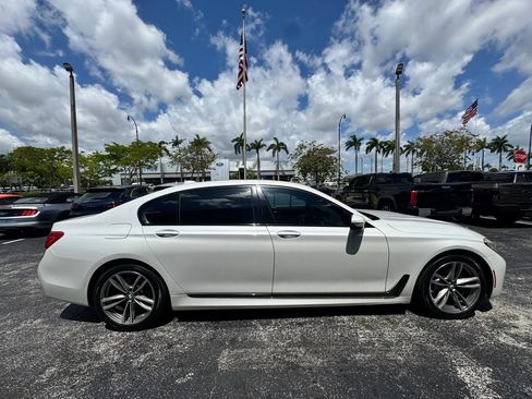 Used 2019 BMW 740i w/ M Sport Package RWD image 9