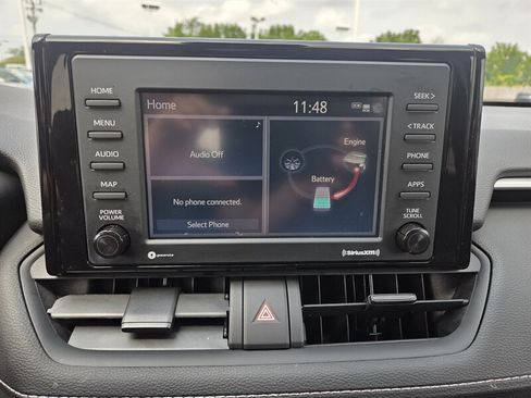 Used 2021 Toyota RAV4 LE AWD/4WD image 18