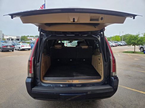Used 2019 Cadillac Escalade ESV Platinum RWD image 7