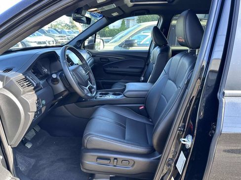Used 2025 Honda Passport TrailSport image 12
