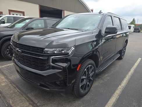 Used 2024 Chevrolet Suburban RST w/ Luxury Package AWD/4WD image 3