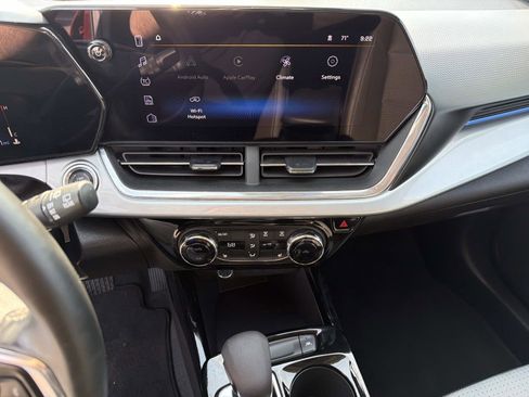 Used 2025 Chevrolet Trax LT w/ LT Convenience Package image 10