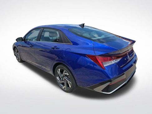 Used 2025 Hyundai Elantra SEL FWD image 3