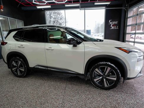 Used 2023 Nissan Rogue Platinum image 5