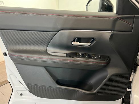 New 2026 Nissan Kicks SR w/ Cold Weather Package image 14