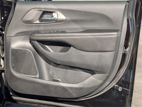 New 2026 Chrysler Pacifica Select image 34