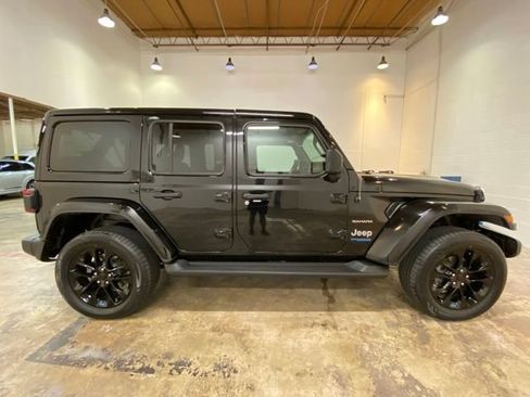 Used 2022 Jeep Wrangler Unlimited Sahara AWD/4WD image 6