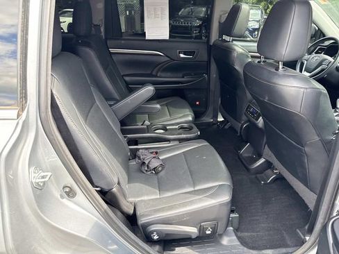 Used 2016 Toyota Highlander Limited AWD/4WD image 11