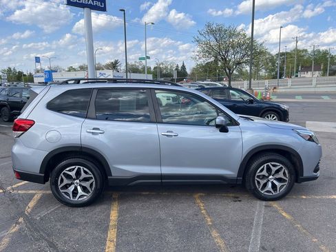Certified 2023 Subaru Forester Premium AWD/4WD image 4