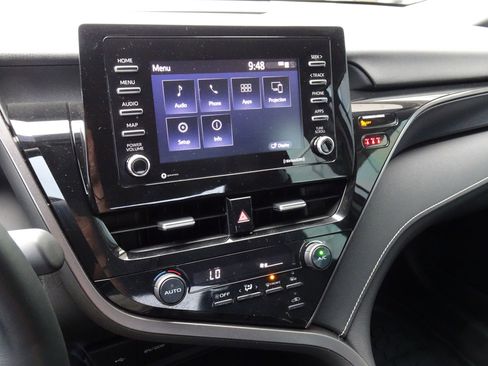 Used 2021 Toyota Camry SE w/ Convenience Package FWD image 17