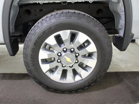 Used 2024 Chevrolet Silverado 2500 Custom w/ Custom Value Package image 17