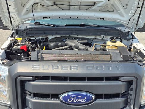 Used 2016 Ford F550 2WD Regular Cab Super Duty image 17