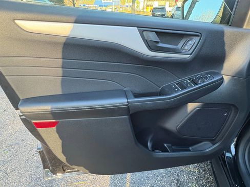 Used 2022 Ford Escape SE image 25