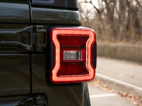 Used 2021 Jeep Wrangler Unlimited Sahara w/ LED Lighting Group image 13