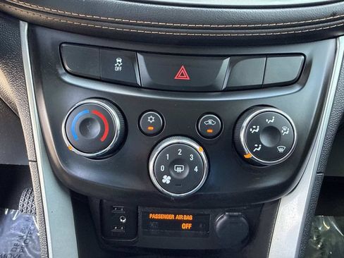 Used 2020 Chevrolet Trax LS FWD image 27