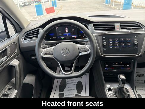 Used 2023 Volkswagen Tiguan SE w/ Panoramic Sunroof Package FWD image 17