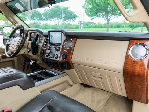 Used 2015 Ford F250 King Ranch w/ FX4 Off-Road Package AWD/4WD image 41