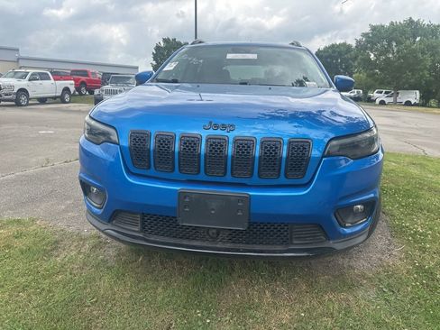 Used 2021 Jeep Cherokee Latitude Plus AWD/4WD image 2