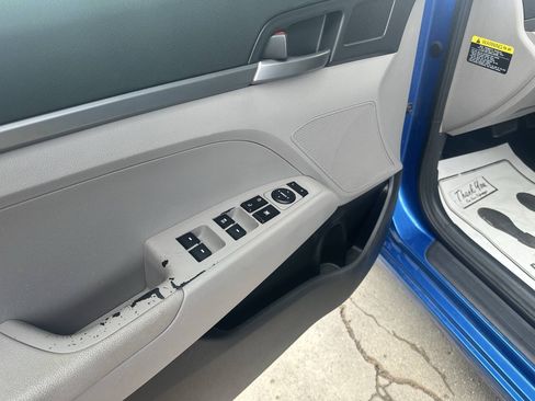 Used 2018 Hyundai Elantra SE w/ SE Connectivity Package 04 FWD image 15