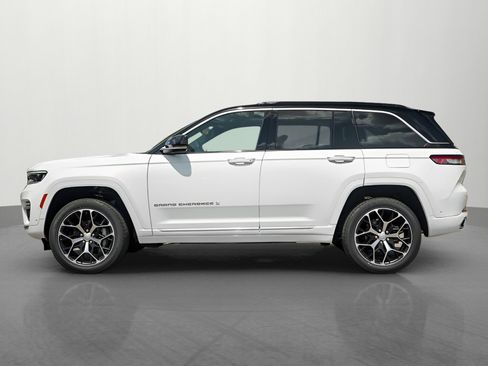New 2025 Jeep Grand Cherokee Summit image 3
