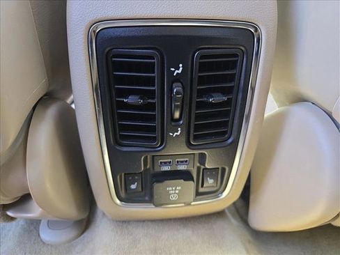 Used 2016 Jeep Grand Cherokee Overland w/ Advanced Technology Group AWD/4WD image 18