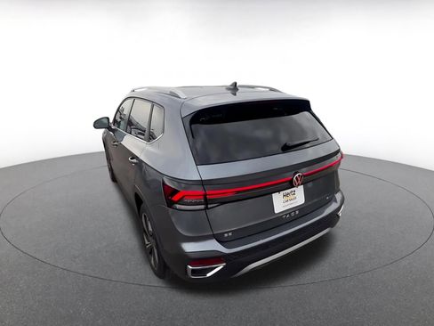 Used 2025 Volkswagen Taos SE image 11