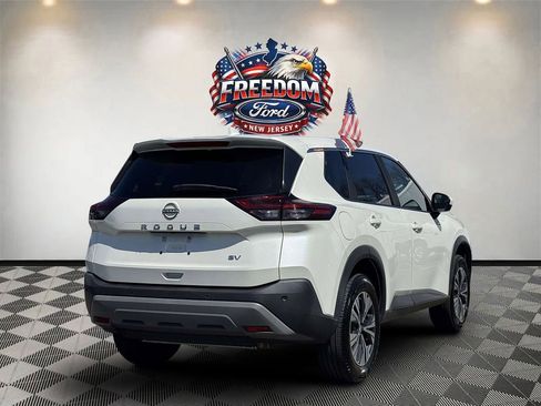 Used 2023 Nissan Rogue SV image 4