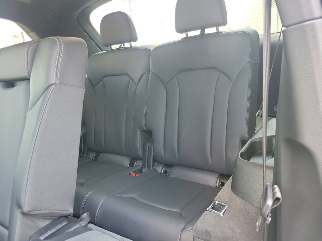 Used 2025 Audi Q7 3.0T Premium Plus AWD/4WD image 7
