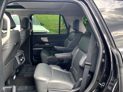 Used 2025 Ford Expedition Active AWD/4WD image 11