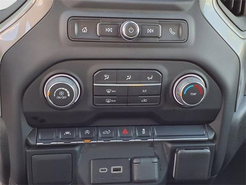 Used 2022 Chevrolet Silverado 1500 Custom image 21