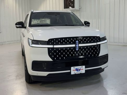 New 2025 Lincoln Navigator L Black Label image 4