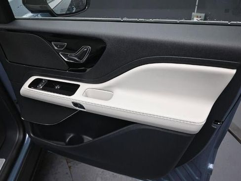 New 2026 Lincoln Aviator AWD image 37