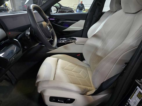 Used 2024 BMW 530i xDrive w/ Convenience Package image 23