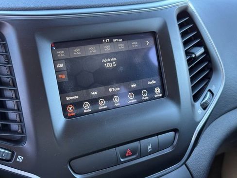 Used 2021 Jeep Cherokee Latitude image 23