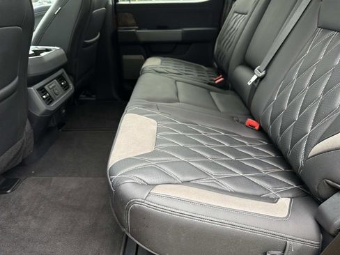 Used 2024 Ford F250 Lariat w/ Lariat Ultimate Package AWD/4WD image 16