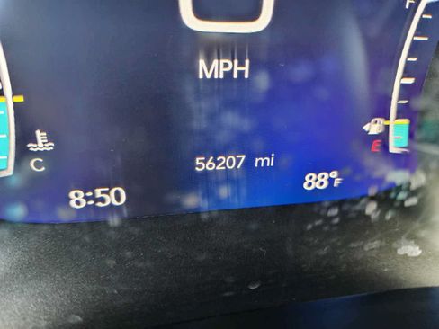 Used 2024 Chrysler Pacifica Touring-L FWD image 20