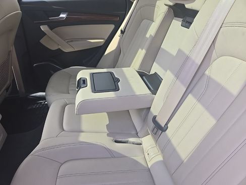 Used 2022 Audi Q5 2.0T Premium w/ Convenience Package AWD/4WD image 24