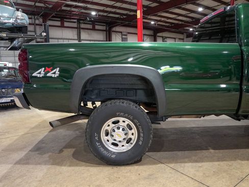 Used 2006 Chevrolet Silverado 2500 W/T w/ Snow Plow Prep Package AWD/4WD image 9