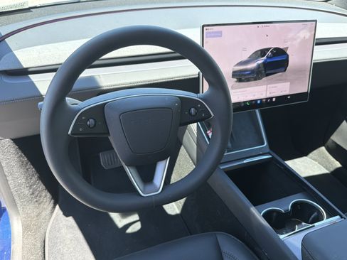 Used 2026 Tesla Model Y 2WD image 16