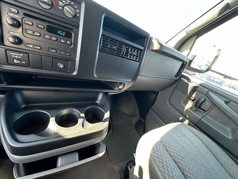 Used 2006 Chevrolet Express 3500 Passenger w/ LT Preferred Equipment Group RWD image 30