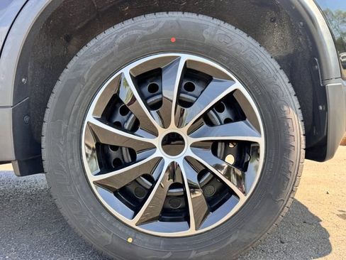 Used 2018 Nissan Rogue S AWD/4WD image 29