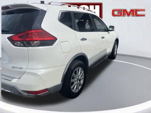 Used 2017 Nissan Rogue SV AWD/4WD image 4