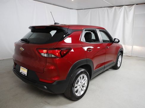 Used 2021 Chevrolet TrailBlazer LS FWD image 3