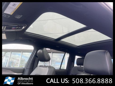 New 2025 Jeep Grand Cherokee Limited w/ Luxury Tech Group II image 23