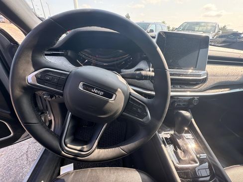 Used 2025 Jeep Compass Latitude w/ Convenience Group AWD/4WD image 10