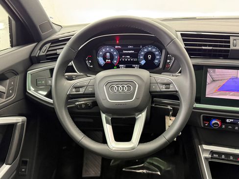 Certified 2025 Audi Q3 2.0T Premium image 17