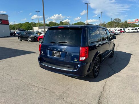 Used 2016 Dodge Grand Caravan R/T image 3