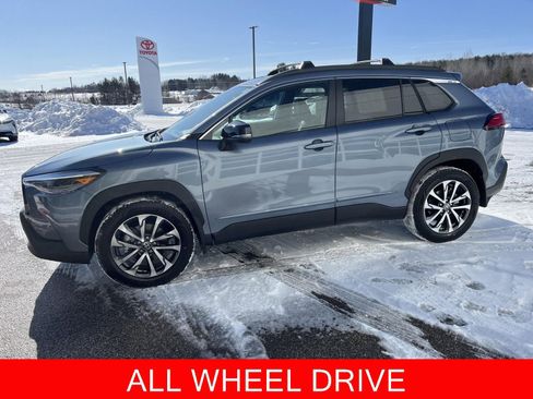 Used 2025 Toyota Corolla Cross XLE w/ Convenience Package image 4