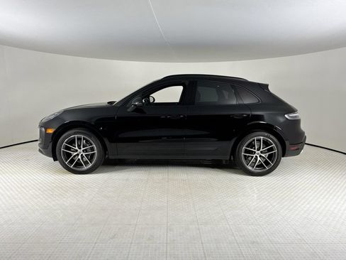 Certified 2024 Porsche Macan AWD/4WD image 2