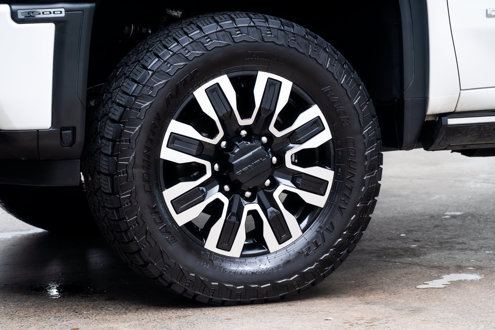 Used 2024 GMC Sierra 3500 Denali Ultimate AWD/4WD image 4
